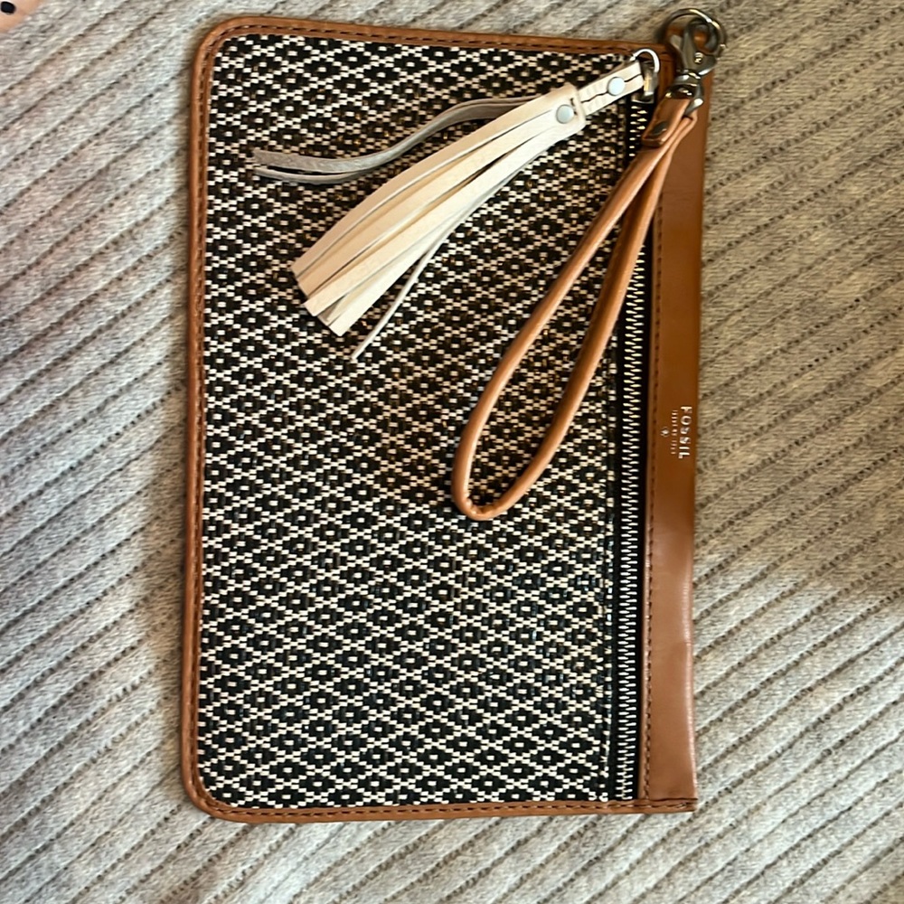 Fossil wristlet